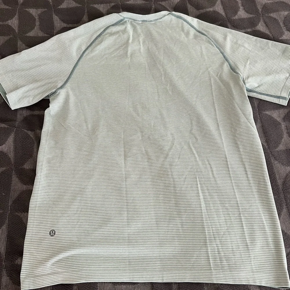 Lululemon Metal Vent Shirt - Picture 2 of 2